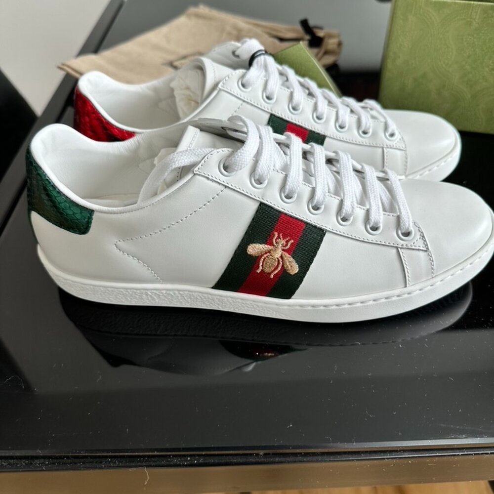 NEVER WORN! Womens Gucci Ace Sneaker with Bee in White Leather